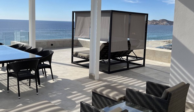 Brand new Oceanview Penthouse with private hot tub