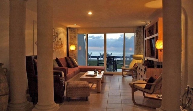 Breathtaking Modern Beachfront 2BR, Walk2Town Snorkeling amazing exclusive north