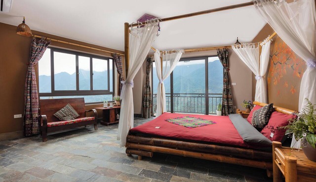 Breathtaking Mountain View & Balcony | King Bed
