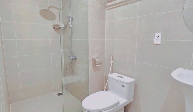 * Bright 1BR Near Lotte Tay Ho