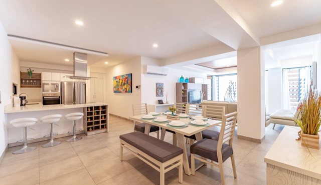 Bright and nice 3 Beds close to 5th
