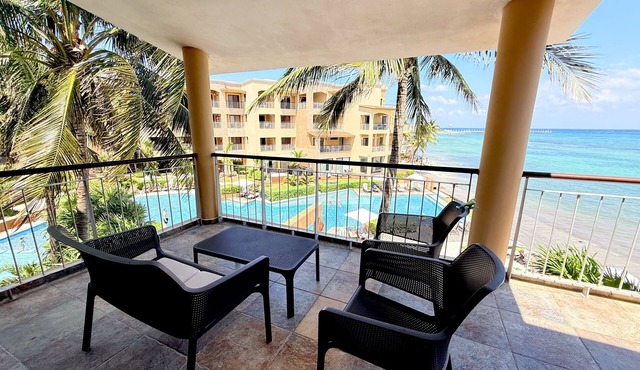 Bright and spacious 3-bedroom PH with jacuzzi ocean front in Playa del Carmen