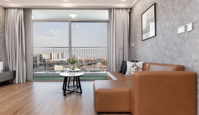 Bright, Modern 2br Apt next Landmark 81 Skycrapern
