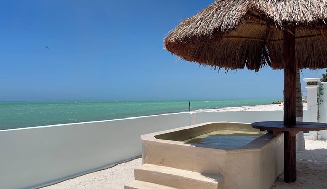BRISA: Cozy 1-bedroom suite in charming Celestún with AC and King bed. in Celestún