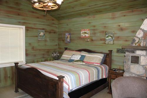 Cabin Four On Stony Point in Jay