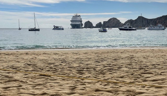 Cabo home with 3 bedrooms, private pool, hot tub and access to great resorts.