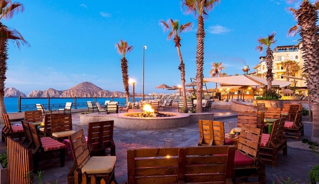 Cabo San Lucas oceanfront getaway with resort amenities
