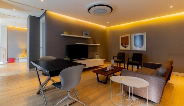 Capitalia | Serene Woodland Stay Near Frida Museum