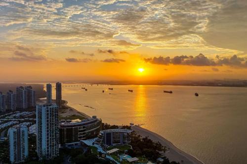 Carnelian Tower Hotel at Forestcity 4112 with WIFI