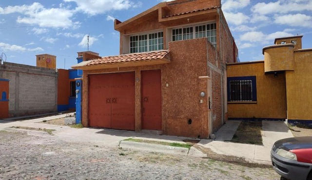 Casa amplia con 4 recamaras y 3 baños completos
