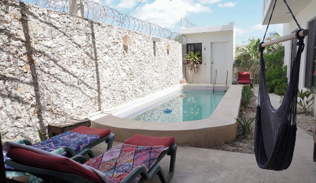 Casa Calandria, a beautiful quiet home with swimming pool & near the beach in Chicxulub