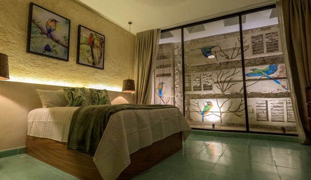 Casa Clementina. Rustic on heart of historical midtown w/pool and amenities.