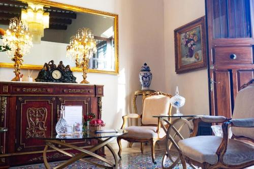 Casa Colibri - 1 block from Paseo de Montejo, Centro in Mérida