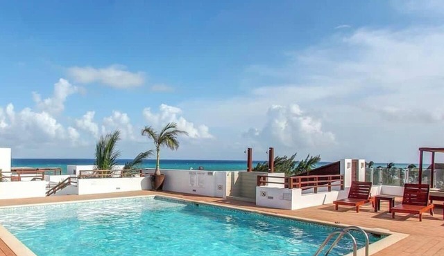 Casa del Mar - Rooftop Pool walk to Coco Beach