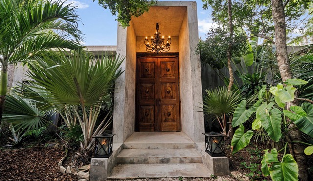Casa Halo - Mansion, Nightclub, Pool, Gated, Staff
