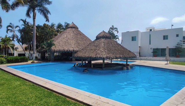 Casa Iris - Gated community with pool, Tv, wifi, beach 5 min away, 4 Air 3 baths in Manzanillo