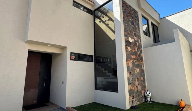 Casa LindaVista - 1.5 km from Plaza Pátzcuaro *BRAND NEW HOME with AC/heating