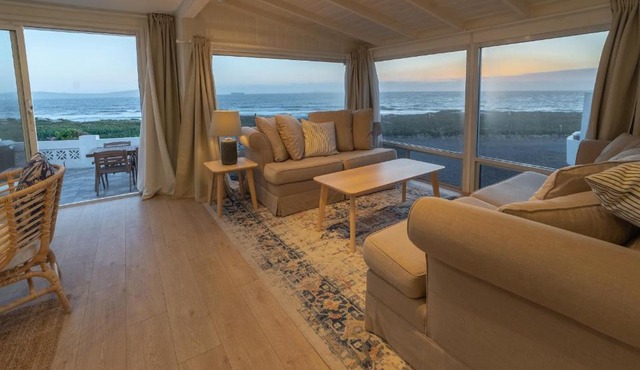 CASA MARIA - BEACHFRONT COTTAGE ON THE SAND in Ensenada