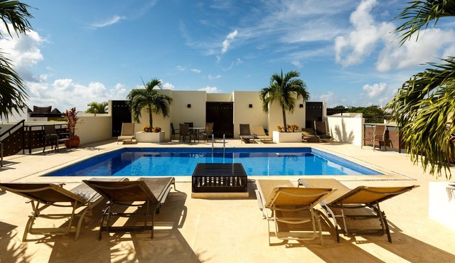 Casa Meridian 104 - One Block From The Beach And 5th Avenue - 2 Bedroom - WiFi