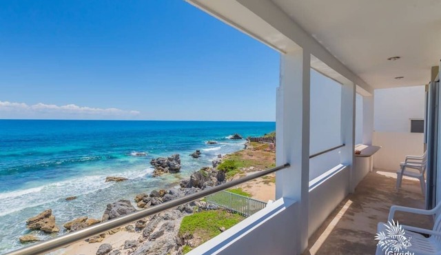 Casa Perla Suite 2 : Caribbean Oceanfront 2 Bdrm w/rooftop dipping pool