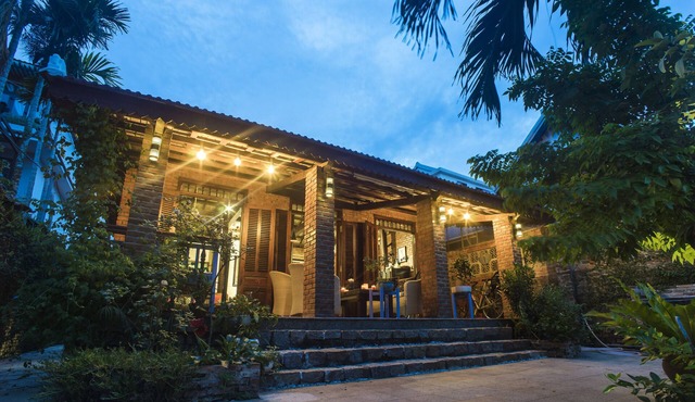 CASA RIO: Enchanting private riverside Holiday House in Hoi An