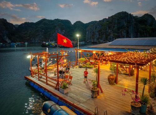 Cat Ba Fishing Village Bay House