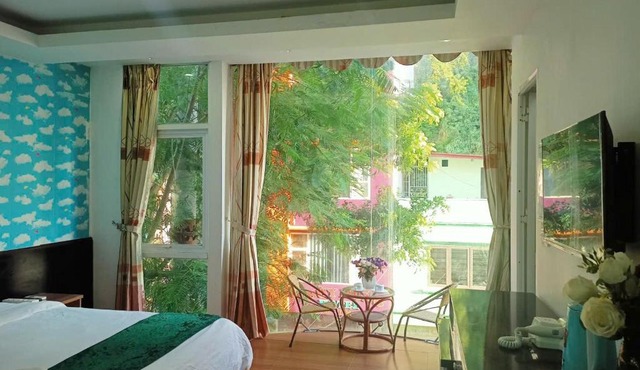 catba island hostel