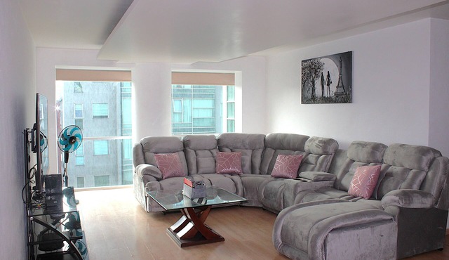 Centrally located in the heart of Reforma, 3 minutes from Chapultepec Park.
