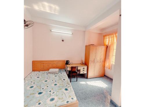 Centrally located D1