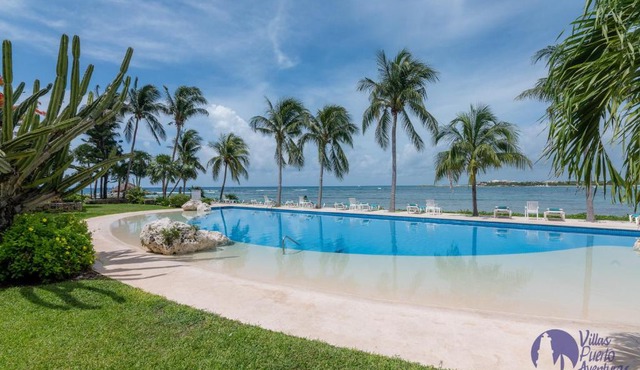 Chac Hal, Beachfront Apartment with Amenities - Chac Hal 2