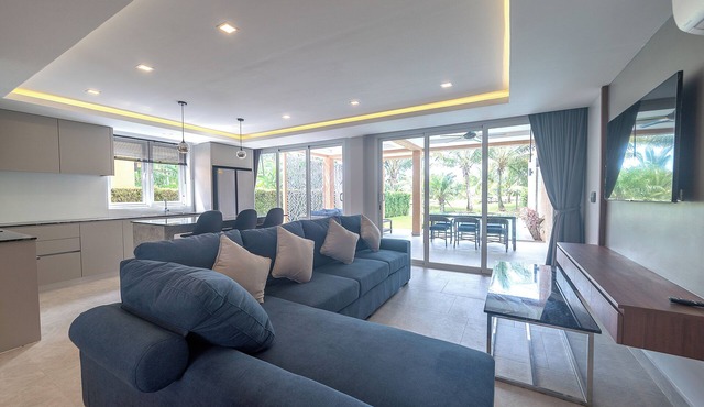 Charming 4-bedroom villa with AC and WiFi in fantastic Tambon Ko Chang