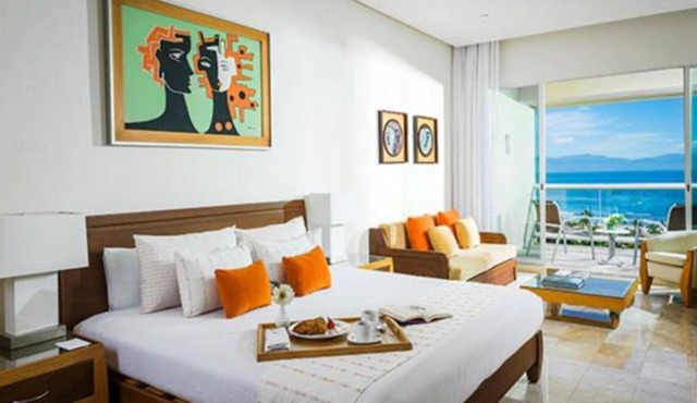 Charming 2-bedroom resort in brilliant Puerto Vallarta with AC, WiFi