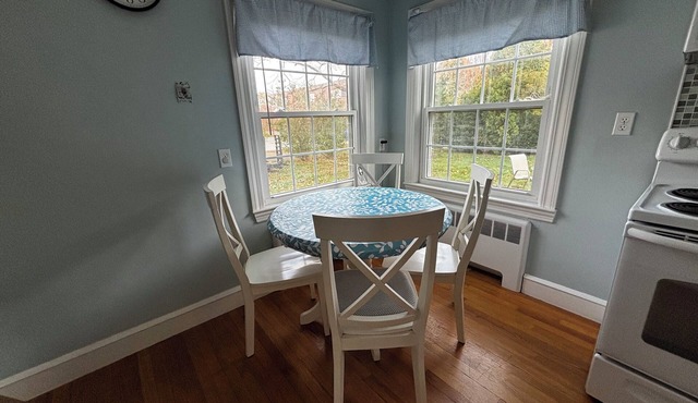 Charming & accessible 3 bdr home 10 minutes to Providence in East Providence