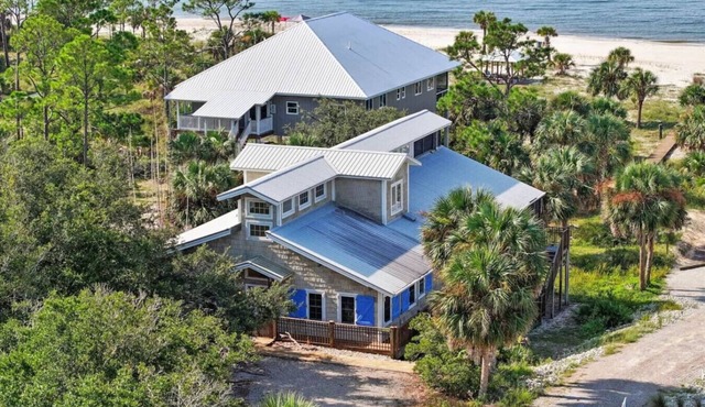 Charming Beachfront Beach House/2BR/Loft/Sleeps 8 in Cape San Blas