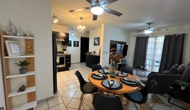 Charming Condo - Walk to the Beach, Dinning & Nightlife