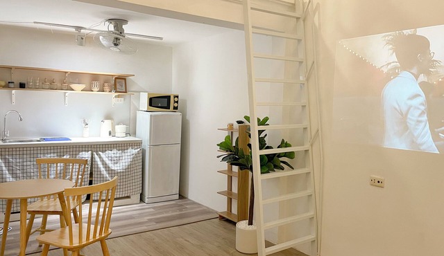Charming duplex with washing machine & dryer in the heart of Hà Nội