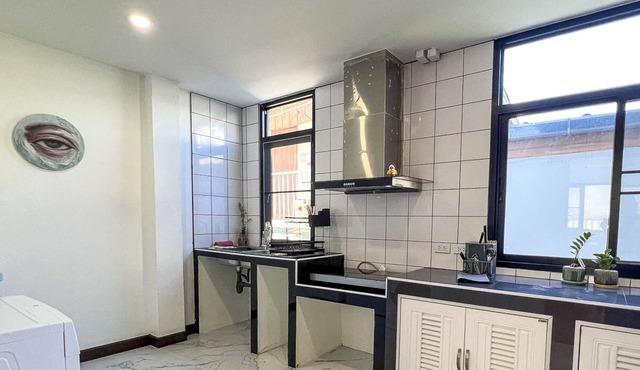Charming Home in Local Area near River - 10 min to Old City