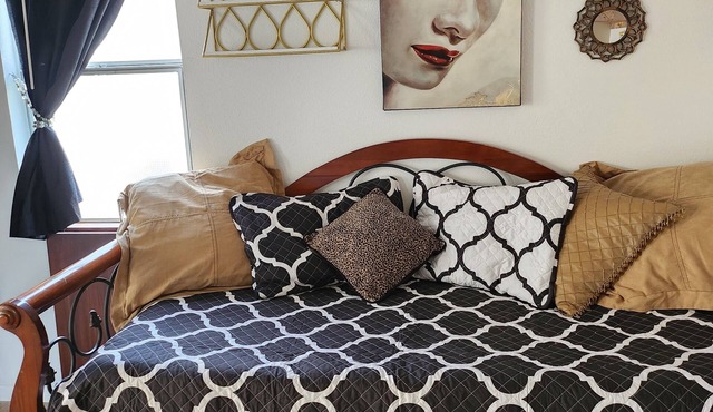 Charming Mini Studio in lovely East Mesa, AC, WiFi and more in Mesa