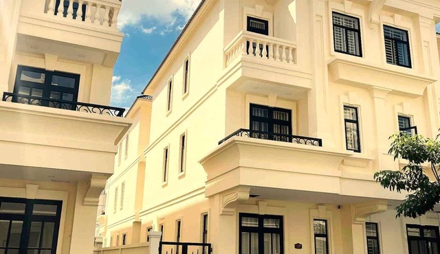 Charming new 4-bedroom townhome in vibrant NE Phnom Penh with A/C!