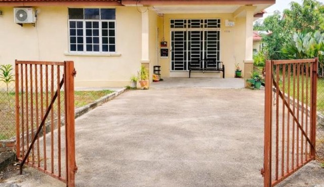Chelong Homestay 4BR Fully Aircond near stadium Gong Badak