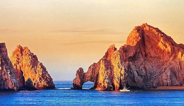 Chic 1-bedroom condo in lovely Cabo San Lucas with fitness room, WiFi