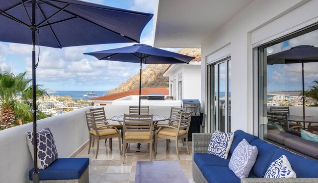 Chic Cabo Condo - Walk to Marina & Downtown!