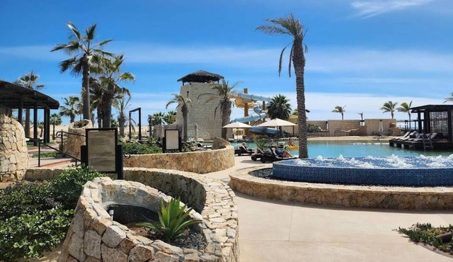 Christmas in Cabo Deal! Luxurious 1-BR 2-BATH, sleeps 4, golf course