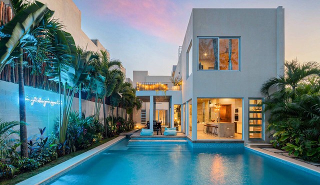 CieloAzul|Breakfast Included|HUGEPOOL|Security+Cleaner|5min to the beach |5BR