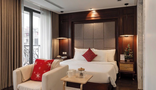 City Center Charming Vibrant 1300 sqft 2-bedroom Apartment with WiFi, AC, Lift