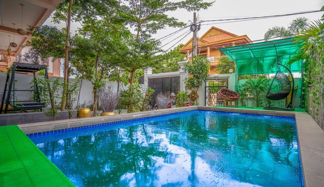 City Center, walking distance to dinning option
