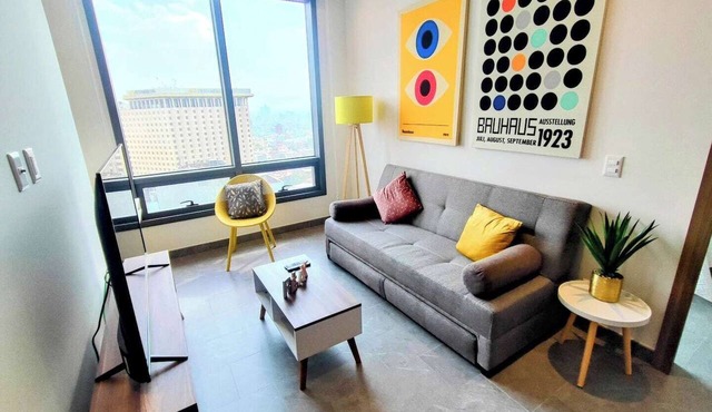 City View Oasis: KS Bed, Pool, Hot Tub & Gym, HS WIFI