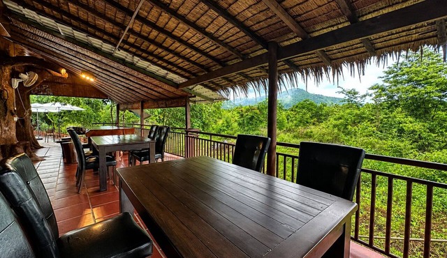 Cloudy Hill Hostel & Villa