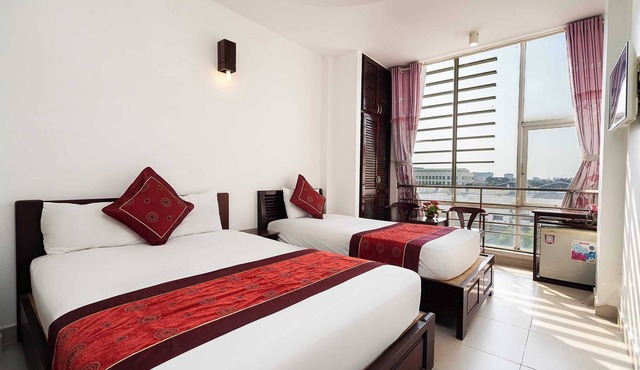 Collection O Dinh Dinh Hotel - Near Tan Son Nhat Airport
