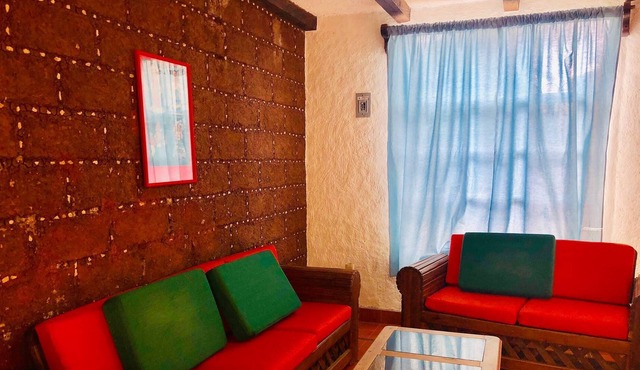 Comfy 4 Bedroom Town House Garden & Market Area